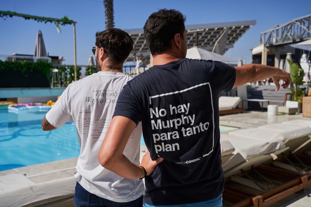 Héctor en el montaje de un evento en Beso